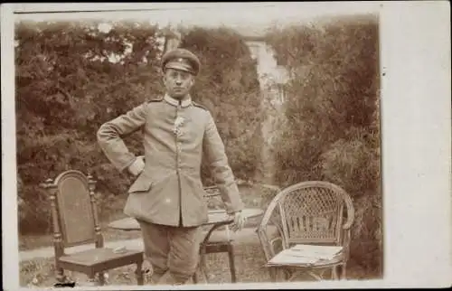 Foto Ak Deutscher Soldat in Uniform, Eisernes Kreuz und Verdienst-Kreuz, I WK