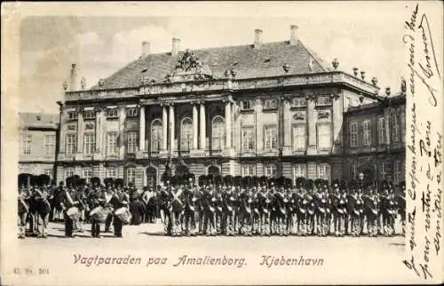 Ak København Kopenhagen Dänemark, Vagtparaden paa Amalienborg