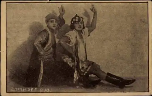 Ak Zamkoff Duo, Tänzer in russischen Trachten