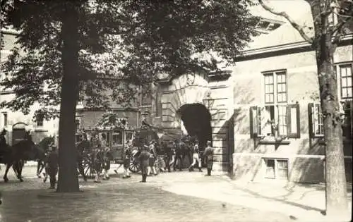 Foto Ak Opening Staten Generaal, Königsfamilie, Kutsche 1927