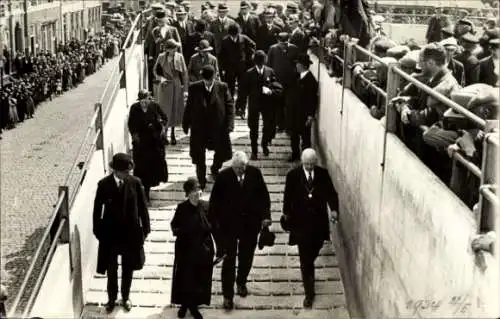 Foto Ak Den Haag, Königsfamilie