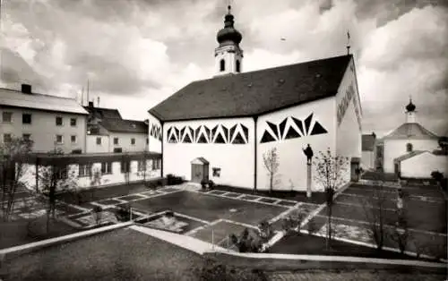 Ak Roding in der Oberpfalz, Stadtpfarrkirche, Parkplatz