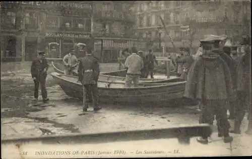 Ak Paris Louvre, Überschwemmungen 1910, Die Retter