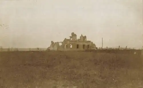 Foto Ak Frankreich, Kriegszerstörungen, Feld, I. WK