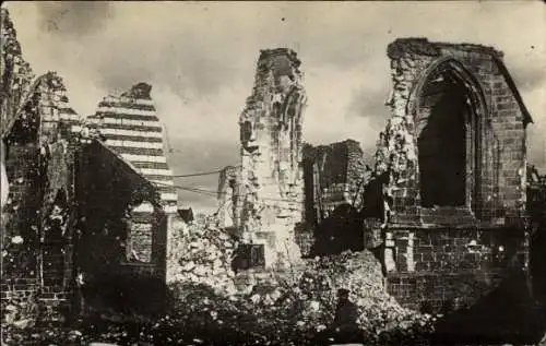 Foto Ak Laon Aisne, Zerstörte Kirche, I. WK