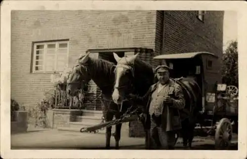 Foto Ak Springe am Deister, Kutschwagen