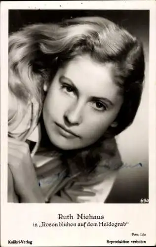 Ak Schauspielerin Susi Nicoletti, Portrait, Rosen blühen auf dem Heidegrab, Autogramm