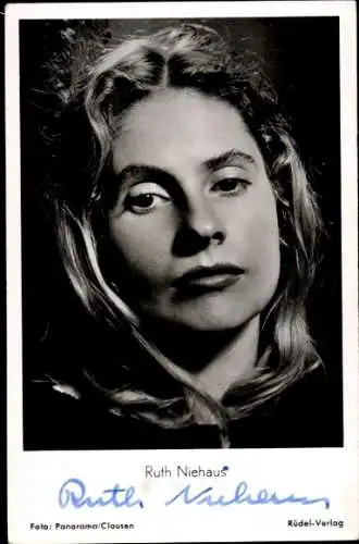 Ak Schauspielerin Ruth Niehaus, Portrait, Rosen blühen auf dem Heidegrab, Autogramm