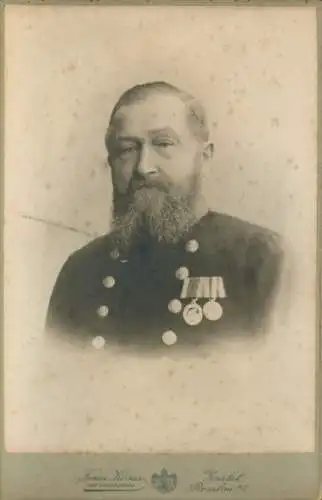 Kabinett Foto Zerbst, Deutscher Soldat in Uniform, Portrait mit Orden