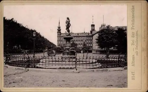 Kabinett Foto Hamburg Altona, Bei der Friedenseiche, Behnbrunnen