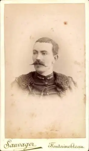 Kabinett Foto Fontainebleau Seine et Marne, Französischer Soldat in Uniform, Husar