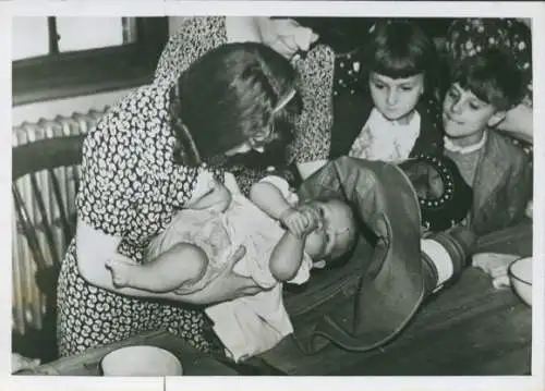 Foto Westminster London City, Baby, Gasschutzgeräte, Verteilung von Gasmasken II WK