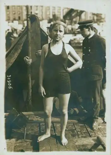 Foto Paris, Championnat Feminin de grand fond, Juliette Gardelle, 1913