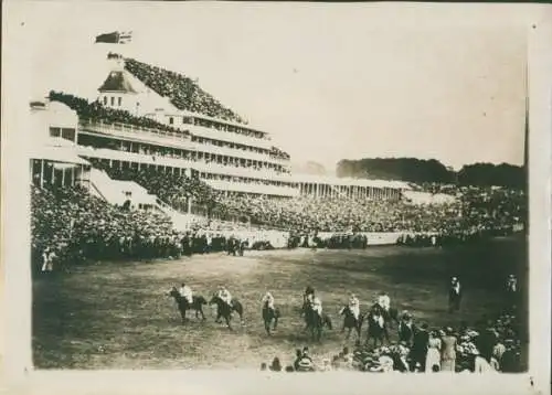 Foto Epsom Surrey England, Derby 1913, Pferderennen, Zuschauertribünen