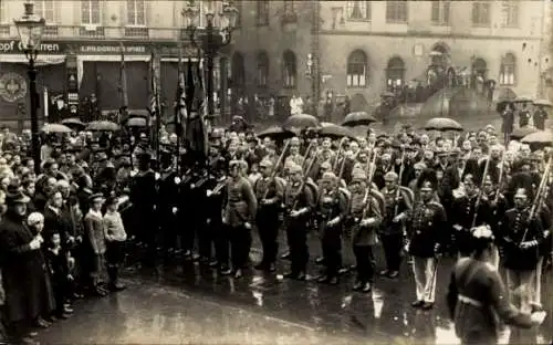 Foto Ak Deutsche Soldaten, I. WK, Zuschauer
