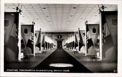 Ak Berlin, Internationale Handwerksausstellung 1938, Ungarn Fahne und Wappen