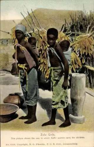 Ak Südafrika, Zulu Mädchen mit Babys auf dem Rücken