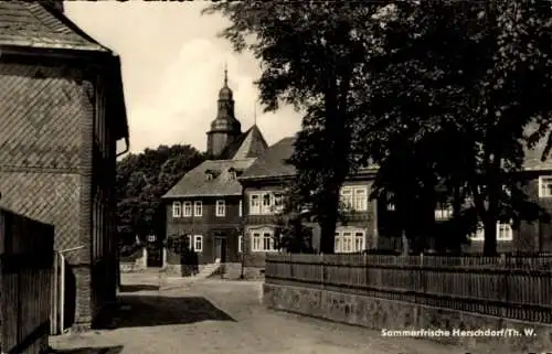 Ak Herschdorf Leutenberg in Thüringen, Teilansicht, Kirchturm