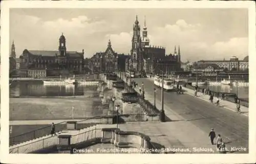 Ak Dresden Altstadt, Friedrich-August-Brücke, Ständehaus, Schloss, Katholische Kirche, Straßenbahn