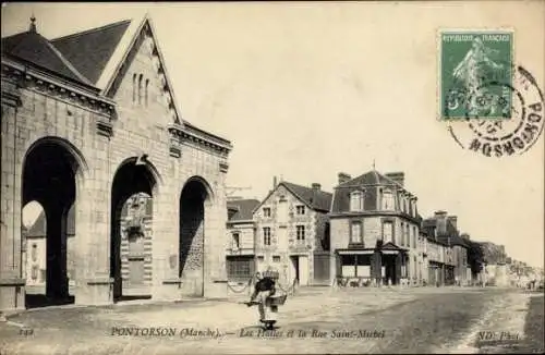 Ak Pontorson Manche, Les Halles et la Rue Saint-Michel