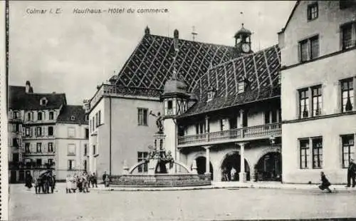 Ak Colmar Elsaß Haut Rhin, Straßenpartie mit Blick auf Kaufhaus, Brunnen