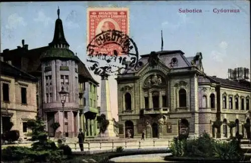 Ak Szabadka Subotica Serbien, Amtsgebäude, Passanten