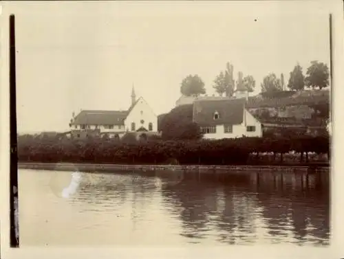 Foto Ak Schweiz, Ort am Zürichsee, Kapelle, Wohnhaus