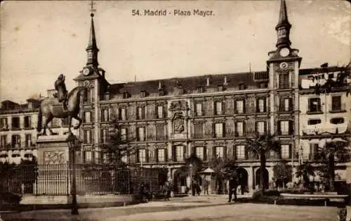 Ak Madrid, Plaza Major, Reiterstandbild von Philipp III.