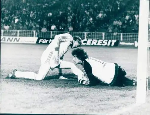 Foto Fußball, Bundesliga, HSV gegen Bayer Leverkusen, Greiner, 1982