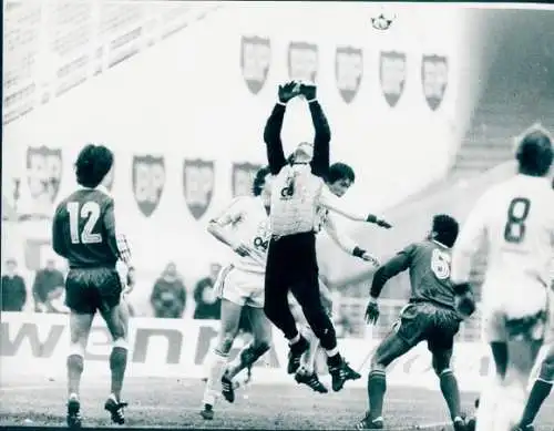 Foto Fußball, Bundesliga, HSV gegen Bayer Leverkusen, Greiner, 1983