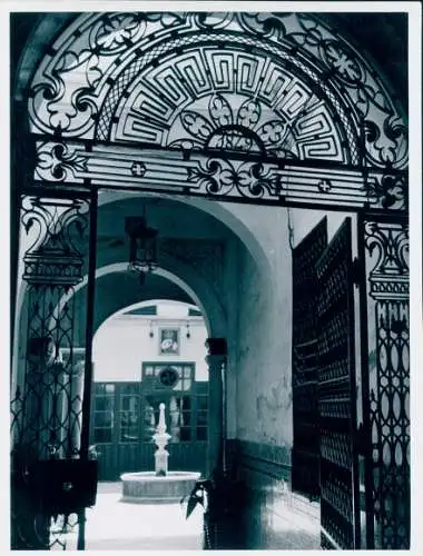 Foto Filmszene Barcelona, Portal, Innenhof, BRD 1952, Jordan J. von Boyadjieff