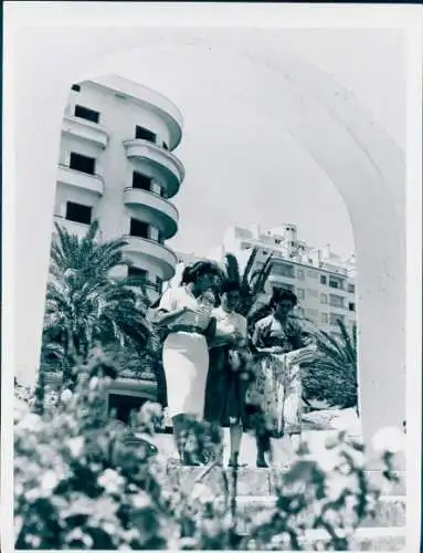 Foto Filmszene Tanger, die Stadt mit den zwei Gesichtern, Frauen, BRD 1952, Jordan J. von Boyadjieff