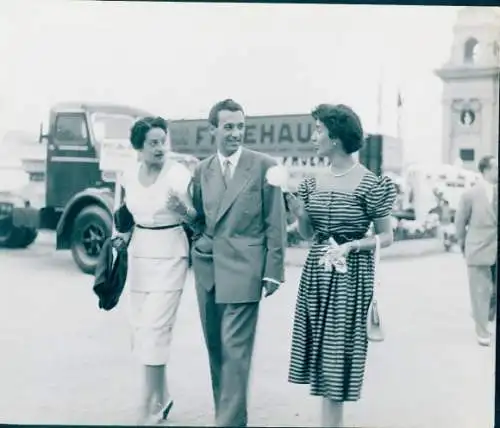 Foto Filmszene Barcelona, Ausstellungsgelände, MAN, Menschen, BRD 1952, Jordan J. von Boyadjieff