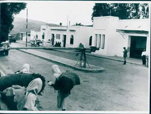 Foto Filmszene Tanger, die Stadt mit den zwei Gesichtern, Grenze, BRD 1952, Jordan J. von Boyadjieff