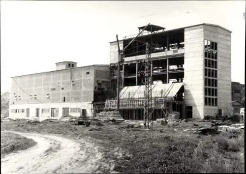 Foto Bergbau Bezirk Halle, Fabrikgebäude, Kran