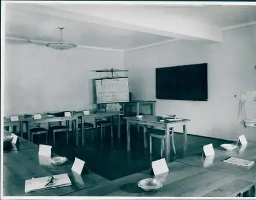 Foto Hamburg, Fotograf Hans Ernst Müller, Shell Hamburg, Innenansicht, Tafel