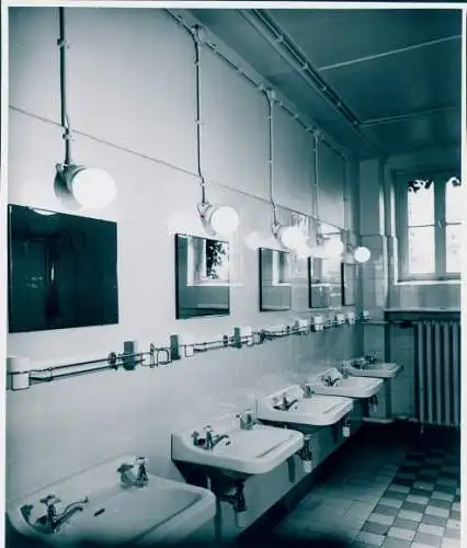 Foto Hamburg, Fotograf Hans Ernst Müller, Shell Hamburg, Innenansicht, Waschraum