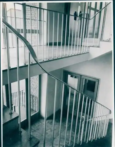 Foto Hamburg, Fotograf Hans Ernst Müller, Shell Hamburg, Innenansicht, Treppenhaus