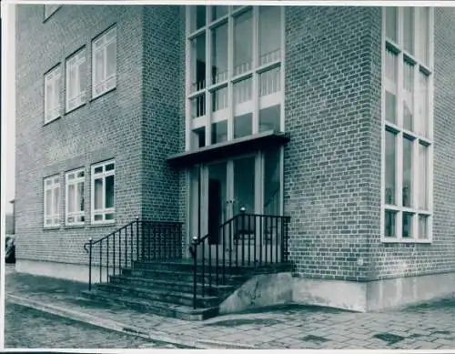 Foto Hamburg, Fotograf Hans Ernst Müller, Shell Hamburg, Außenansicht, Eingangsbereich