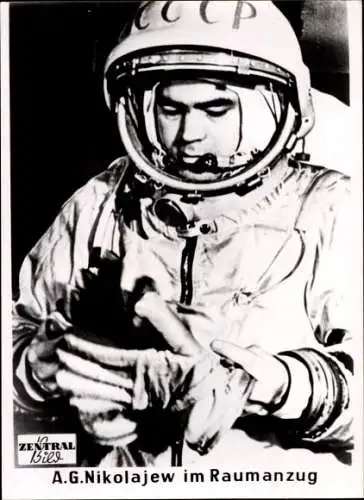 Foto Sowjetische Raumfahrt, Kosmonaut A. G. Nikolajew im Raumanzug