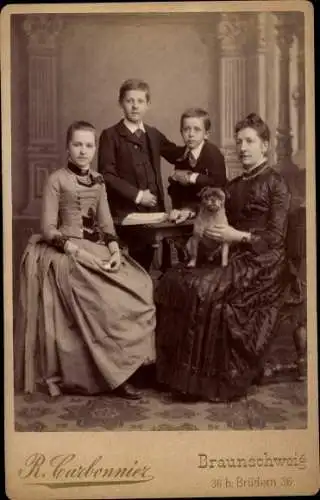 Kabinett Foto Familienportrait, Frau mit Kindern, Mädchen, Jungen, Hund