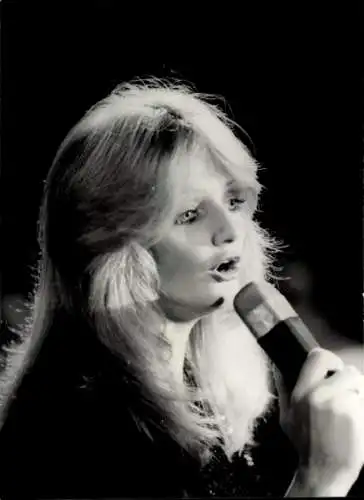 Foto Sängerin Bonnie Tyler, Portrait, Mikrofon