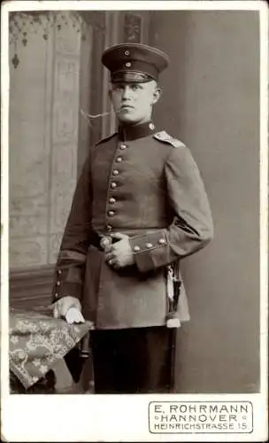 CdV Hannover, Deutscher Soldat in Uniform, Standportrait