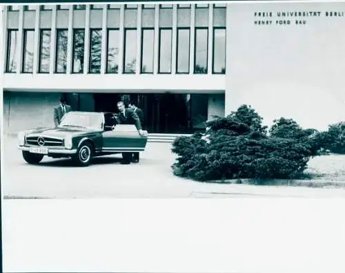 Foto Berlin Zehlendorf Dahlem, Mercedes Benz Automobil, FU Berlin, Henry Ford Bau