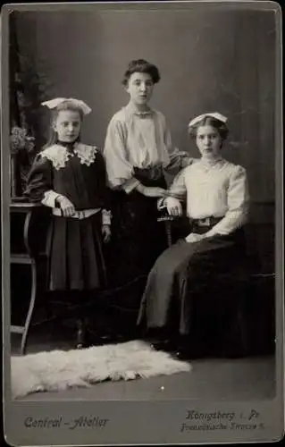 Kabinett Foto Kaliningrad Königsberg Ostpreußen, Mädchen und zwei junge Frauen, Portrait