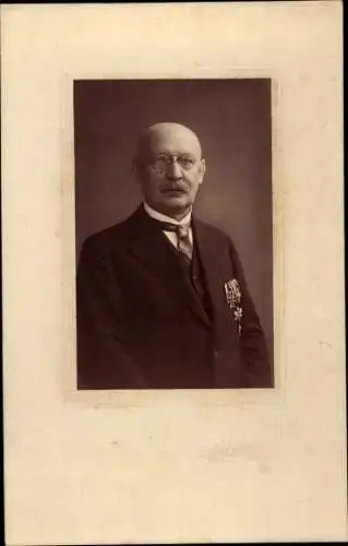 Foto Mann im Anzug mit Orden, Portrait