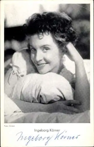 Ak Schauspielerin Ingeborg Körner, Portrait im Bett, Autogramm