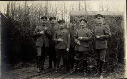 Foto Ak Deutsche Soldaten in Uniformen, Gruppenaufnahme, I WK