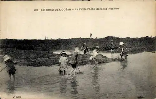 Ak Kinder spielen am Strand