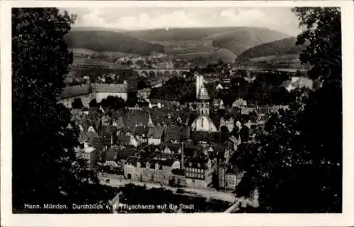 Ak Hann. Münden in Niedersachsen, Totalansicht, Durchblick von der Tillyschanze auf die Stadt